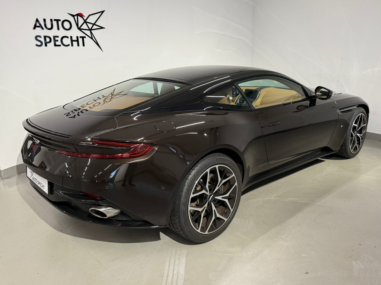 ASTON MARTIN DB11 V12 Launch Edition Touchtronic 3, Petrol, Second hand / Used, Automatic - 4