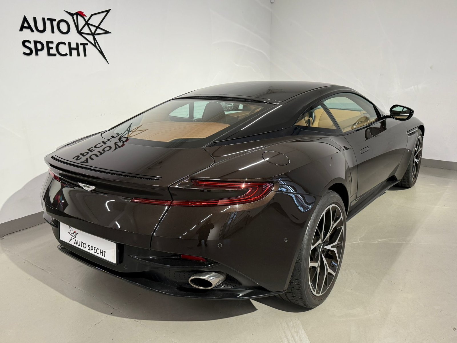 ASTON MARTIN DB11 V12 Launch Edition Touchtronic 3, Petrol, Second hand / Used, Automatic - 5
