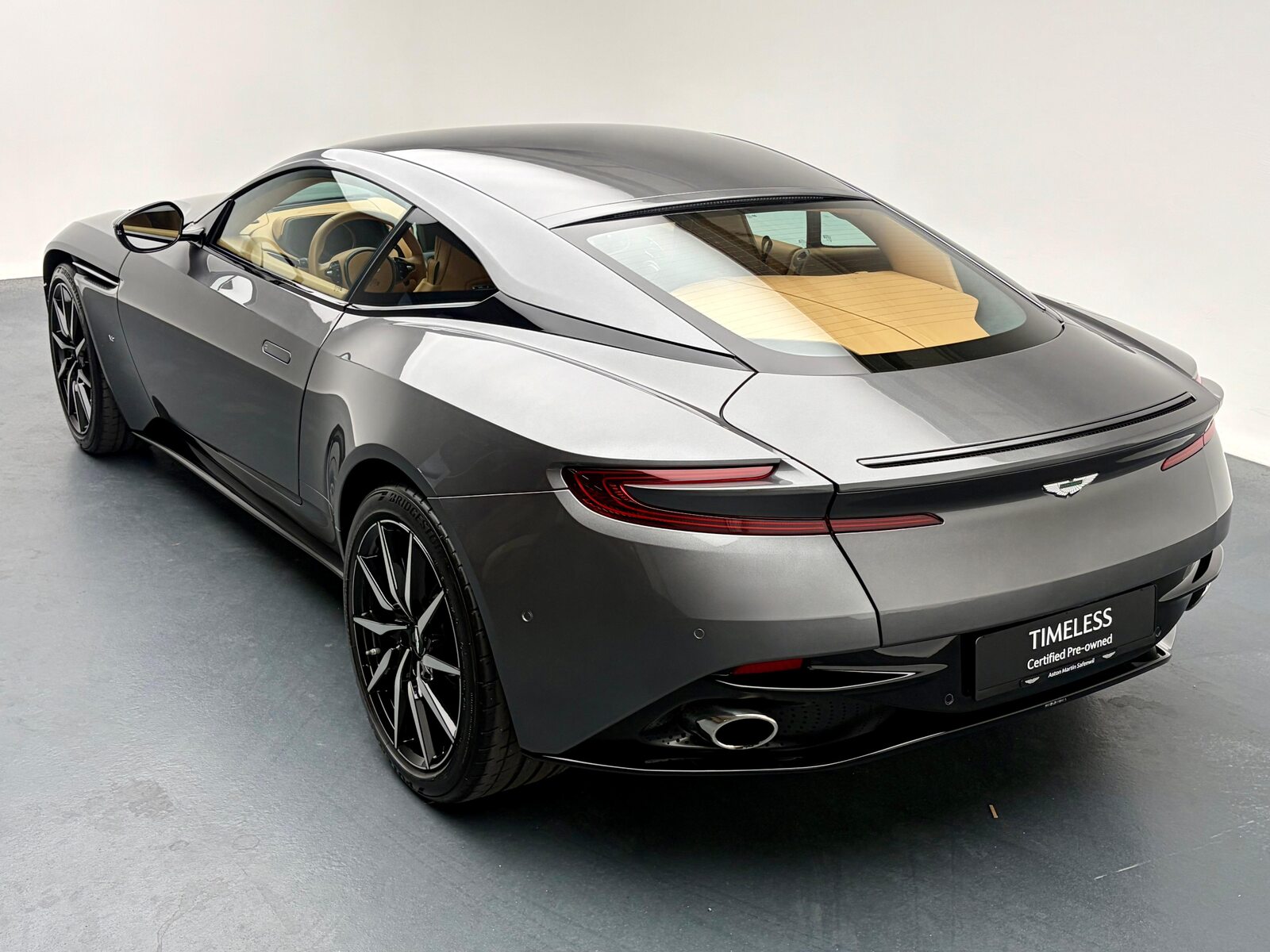 ASTON MARTIN DB11 Coupé 5.2 V12 Bi-Turbo Launch Ed., Petrol, Second hand / Used, Automatic - 2