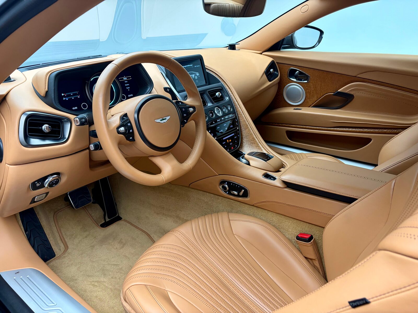 ASTON MARTIN DB11 Coupé 5.2 V12 Bi-Turbo Launch Ed., Petrol, Second hand / Used, Automatic - 4