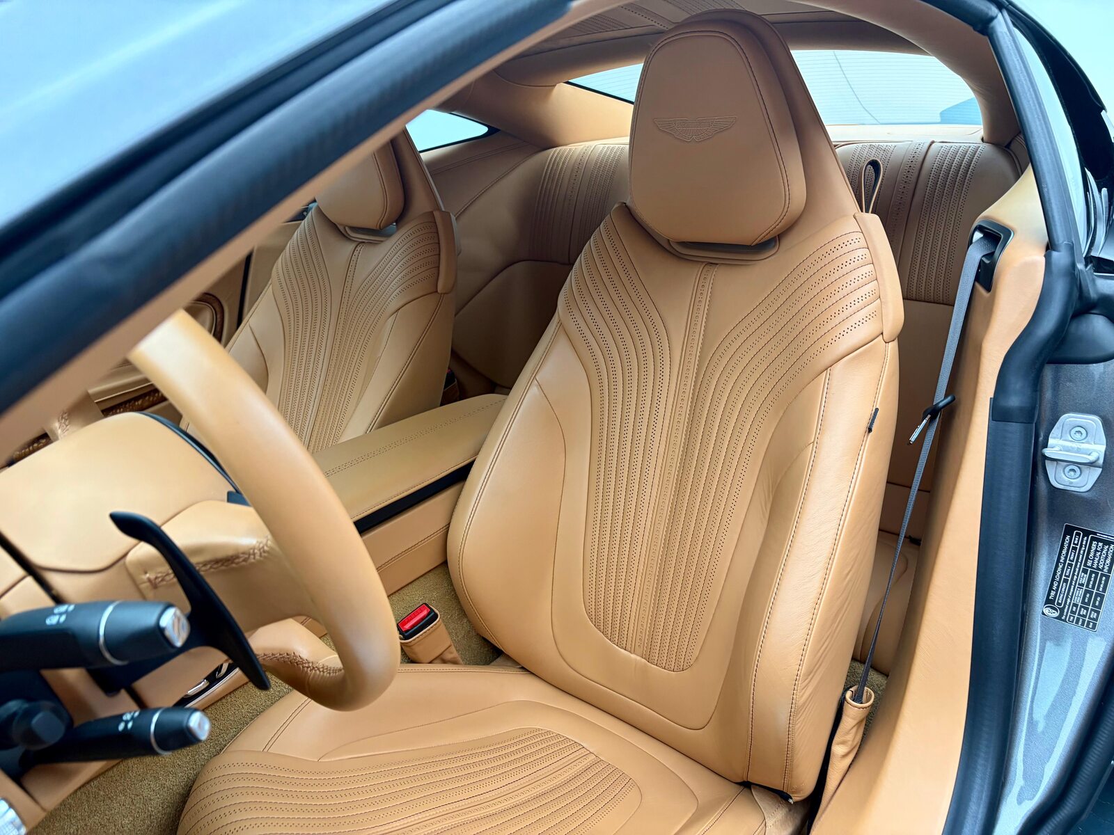 ASTON MARTIN DB11 Coupé 5.2 V12 Bi-Turbo Launch Ed., Petrol, Second hand / Used, Automatic - 7