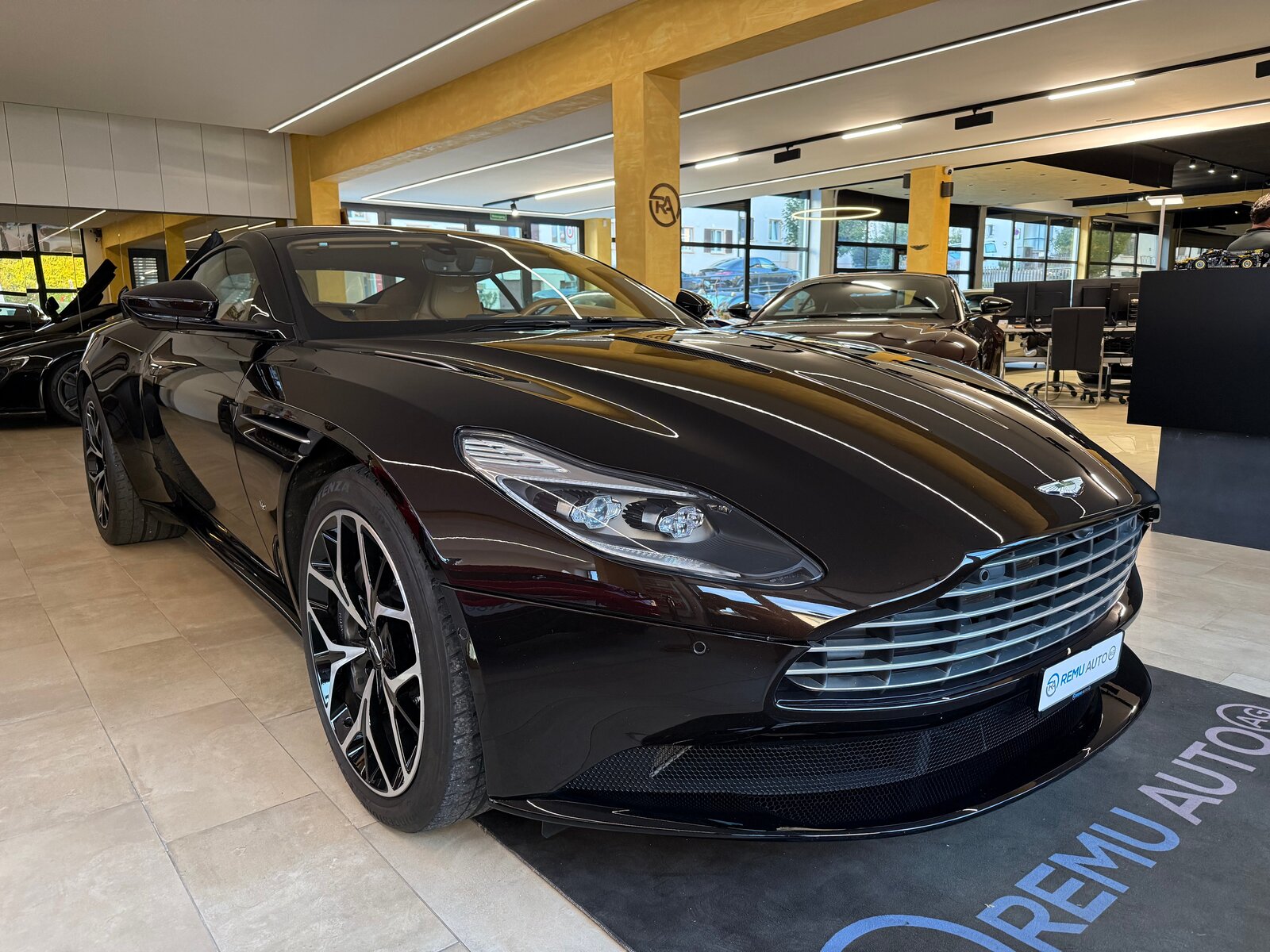 ASTON MARTIN DB11 V12 Launch Edition Touchtronic 3