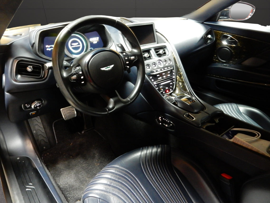 ASTON MARTIN DB11 Coupé 5.2 V12 Bi-Turbo, Benzin, Occasion / Gebraucht, Automat - 6