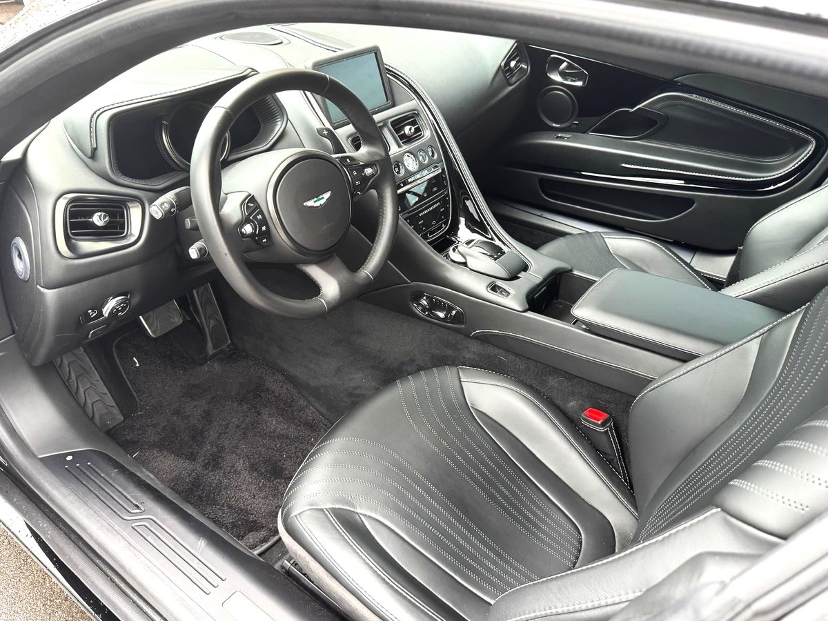 ASTON MARTIN DB11 Coupé 5.2 V12 Bi-Turbo Launch Edition, Benzin, Occasion / Gebraucht, Automat - 4