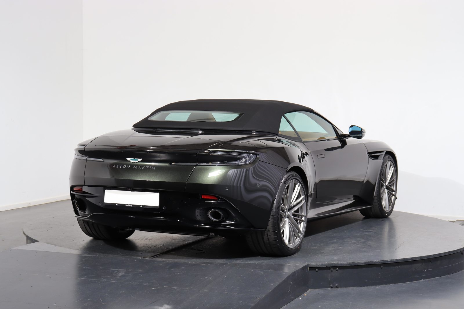 ASTON MARTIN DB12 Volante 4.0 V8 Bi-Turbo, Benzina, Auto nuove, Automatico - 3