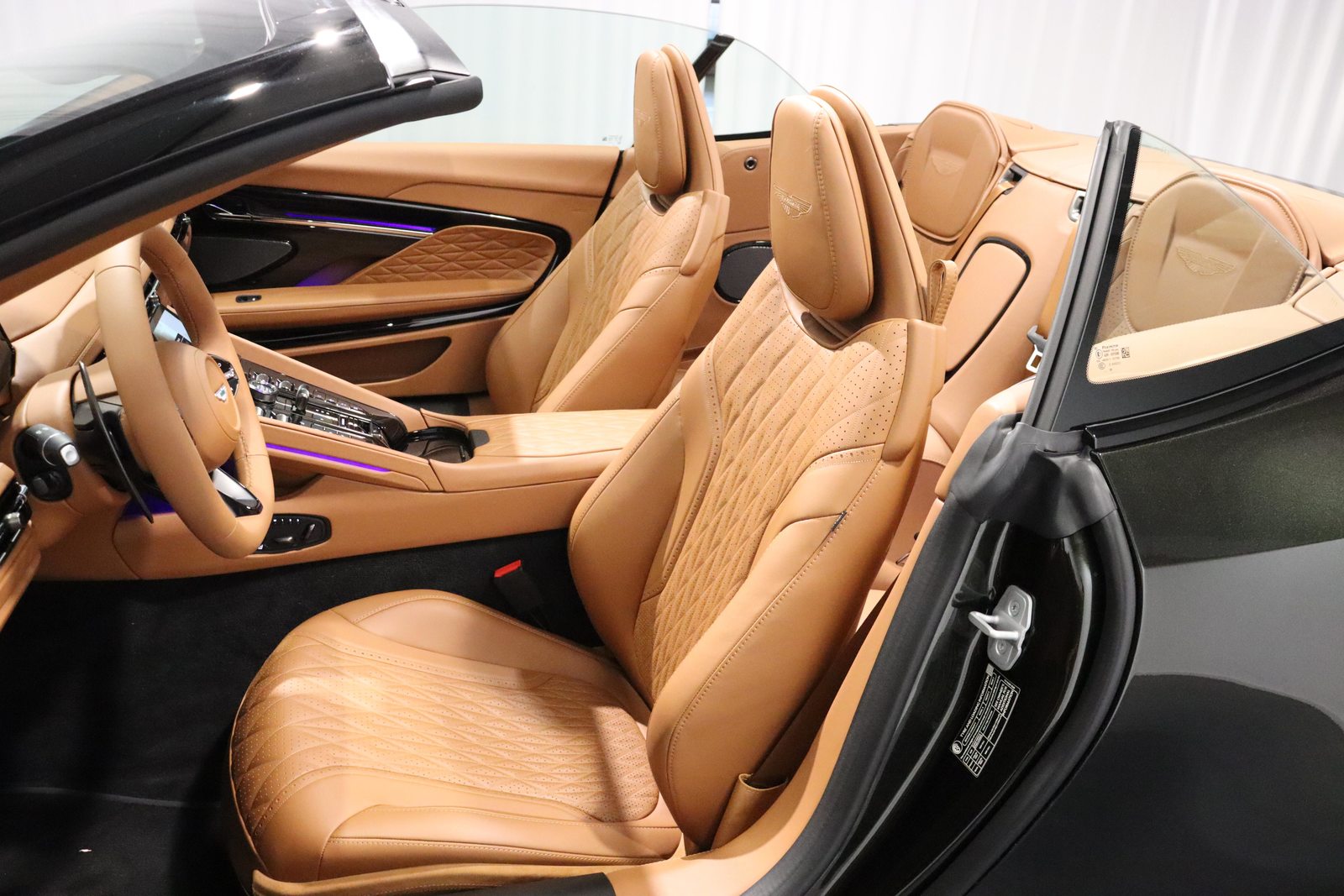 ASTON MARTIN DB12 Volante 4.0 V8 Bi-Turbo, Benzina, Auto nuove, Automatico - 5