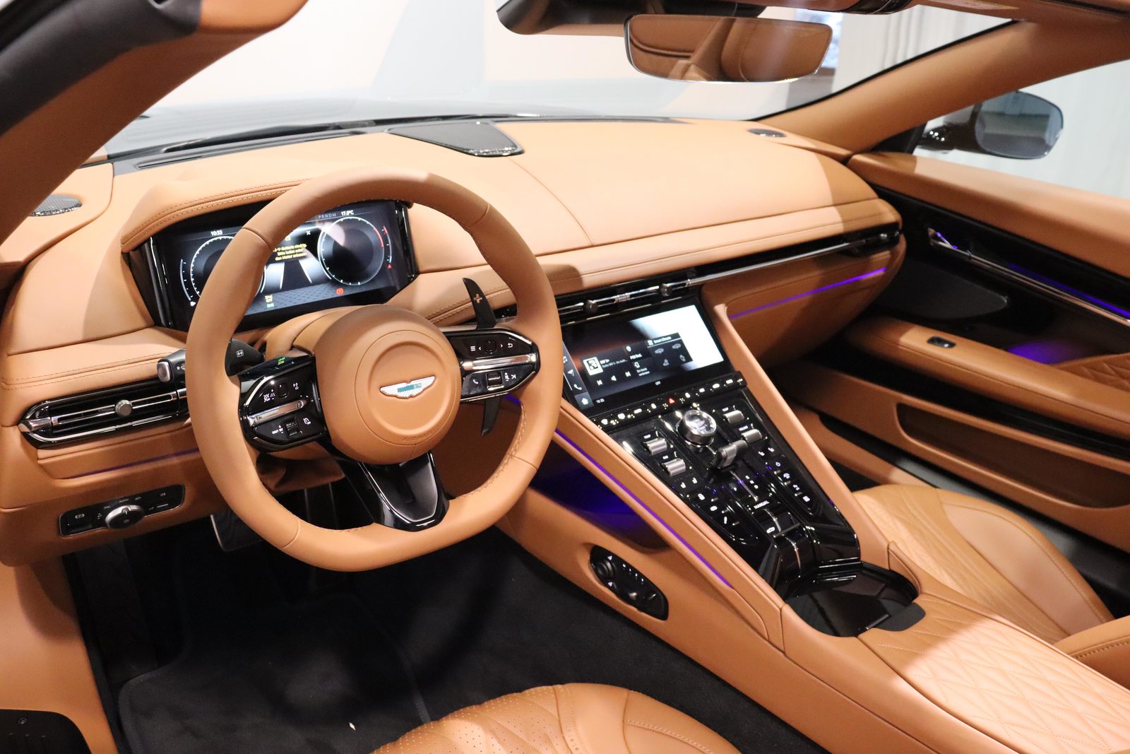 ASTON MARTIN DB12 Volante 4.0 V8 Bi-Turbo, Benzina, Auto nuove, Automatico - 6