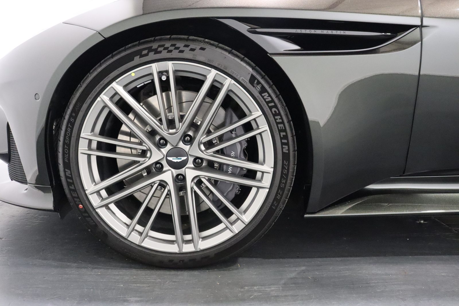 ASTON MARTIN DB12 Volante 4.0 V8 Bi-Turbo, Benzina, Auto nuove, Automatico - 7