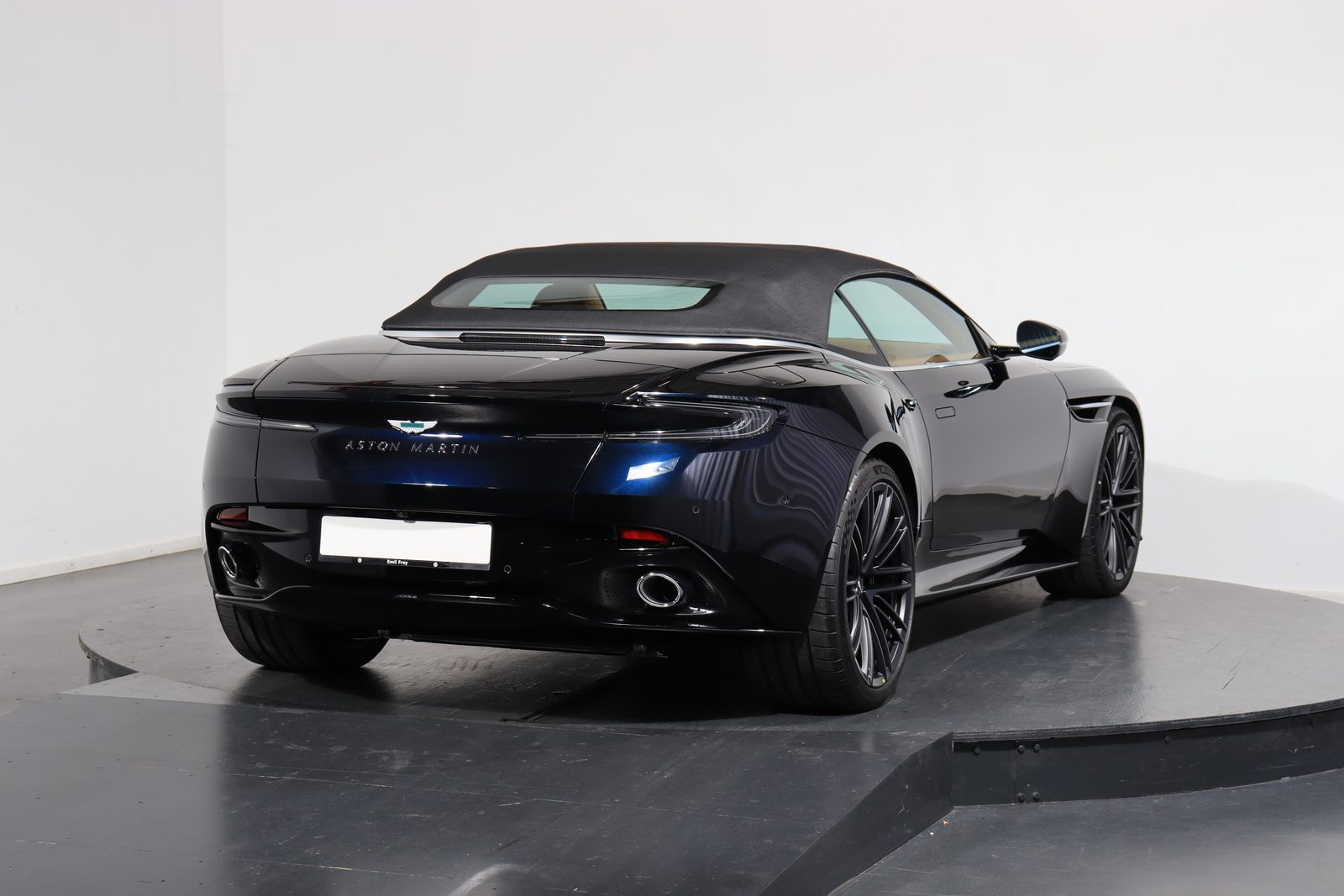 ASTON MARTIN DB12 Volante 4.0 V8 Bi-Turbo, Petrol, New car, Automatic - 3