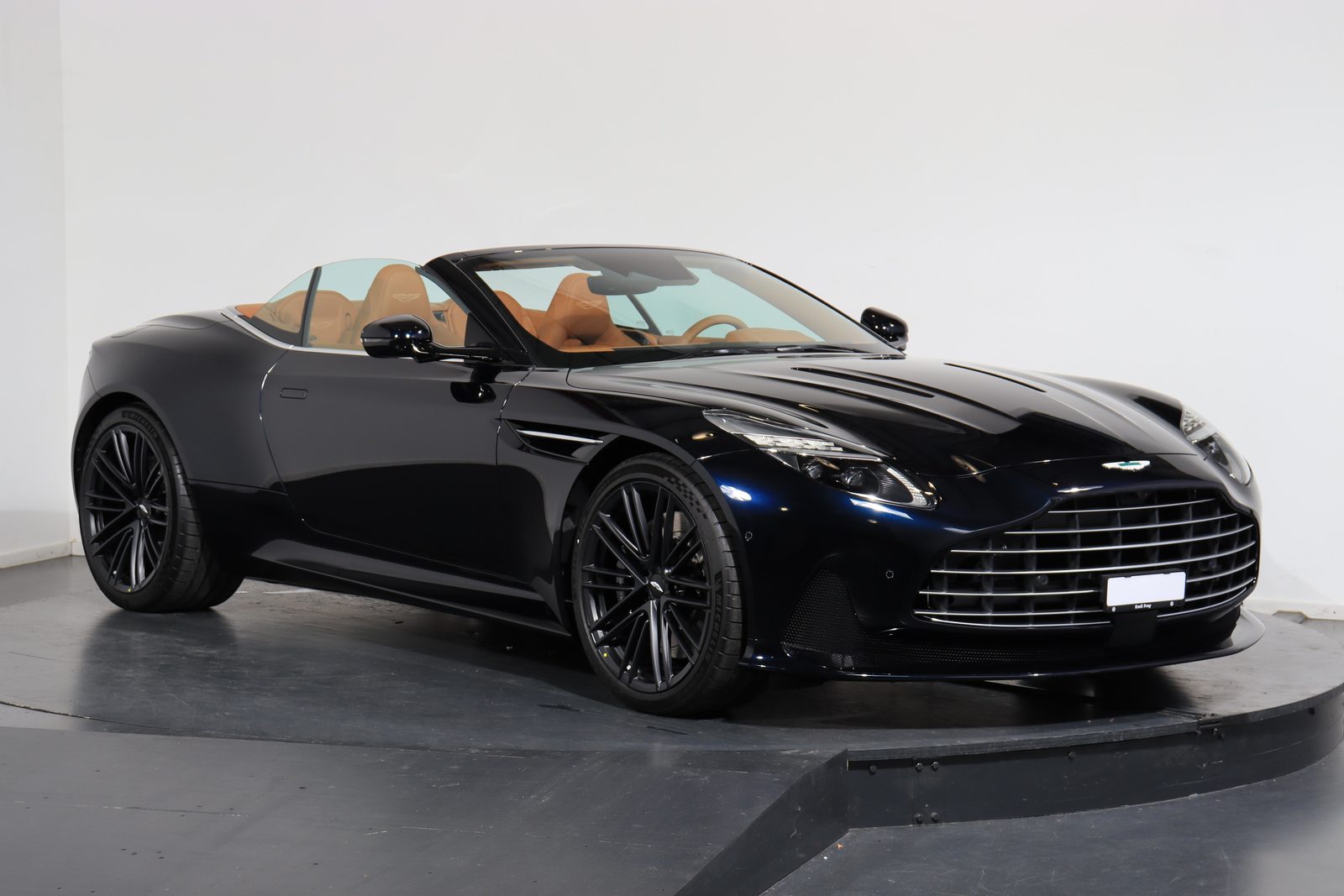 ASTON MARTIN DB12 Volante 4.0 V8 Bi-Turbo, Petrol, New car, Automatic - 4