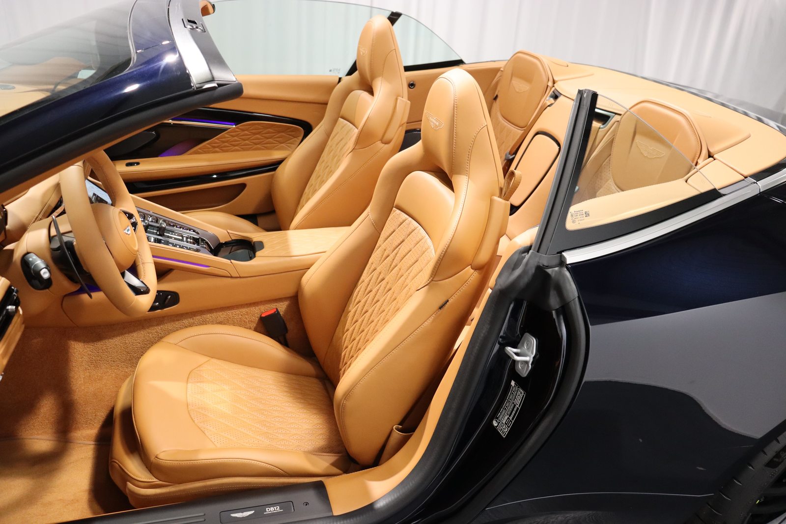 ASTON MARTIN DB12 Volante 4.0 V8 Bi-Turbo, Petrol, New car, Automatic - 5