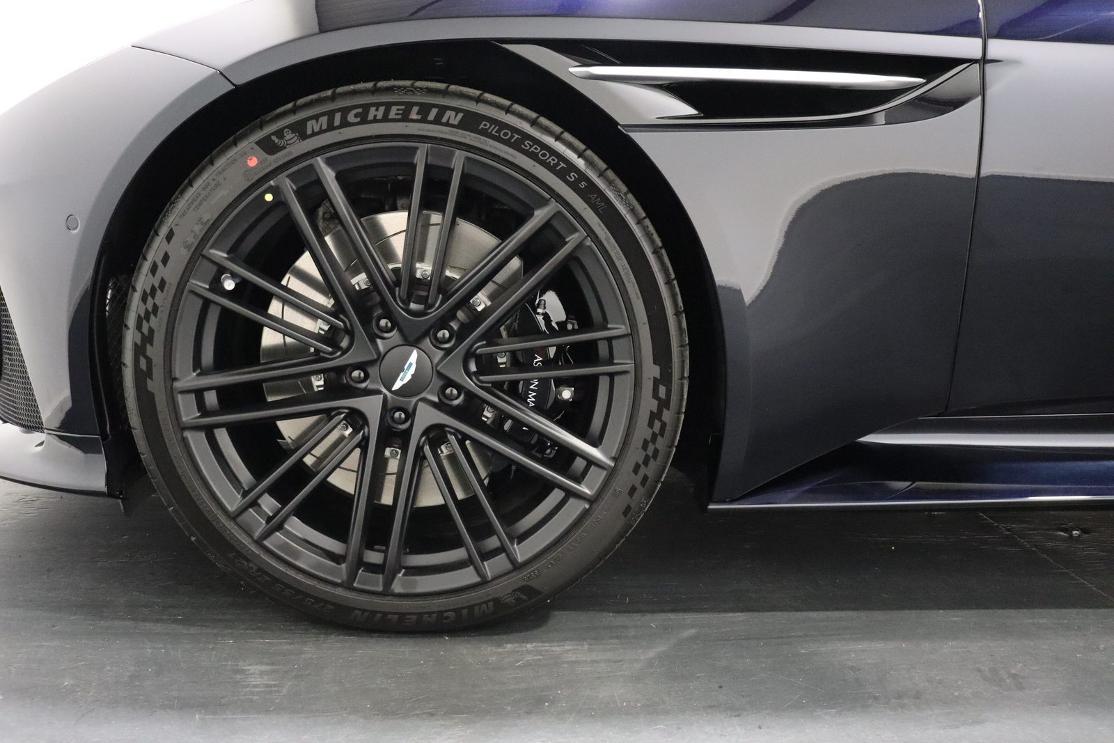 ASTON MARTIN DB12 Volante 4.0 V8 Bi-Turbo, Petrol, New car, Automatic - 7