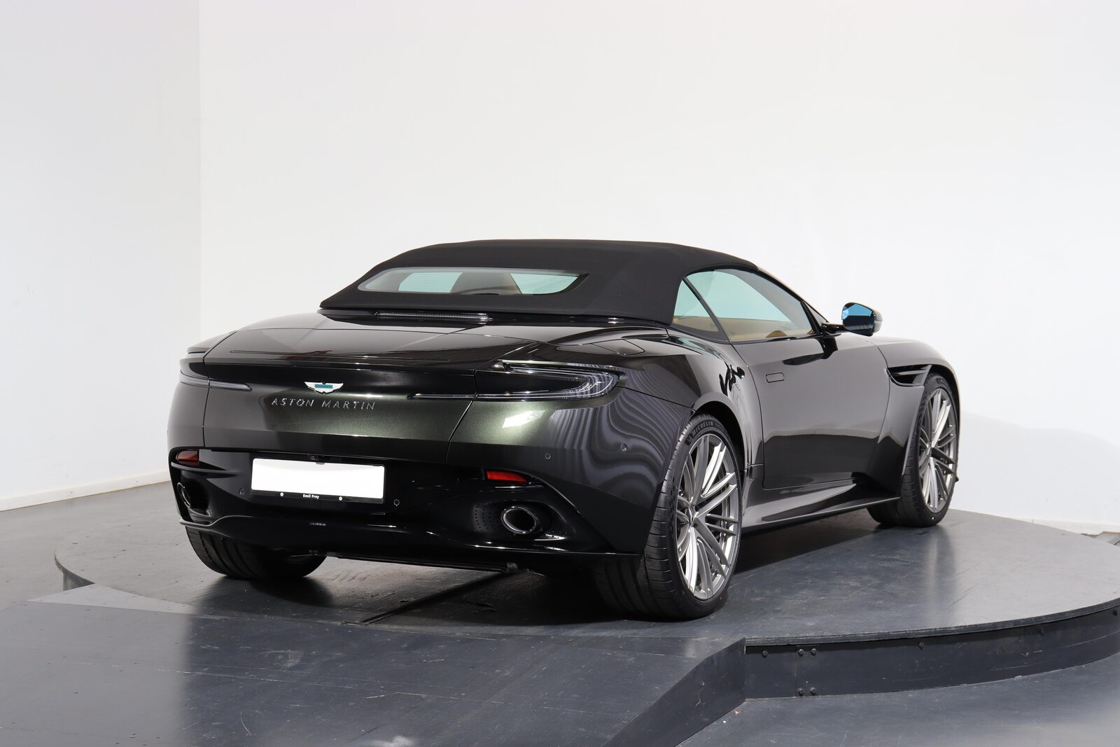 ASTON MARTIN DB12 Volante 4.0 V8 Bi-Turbo, Petrol, New car, Automatic - 3