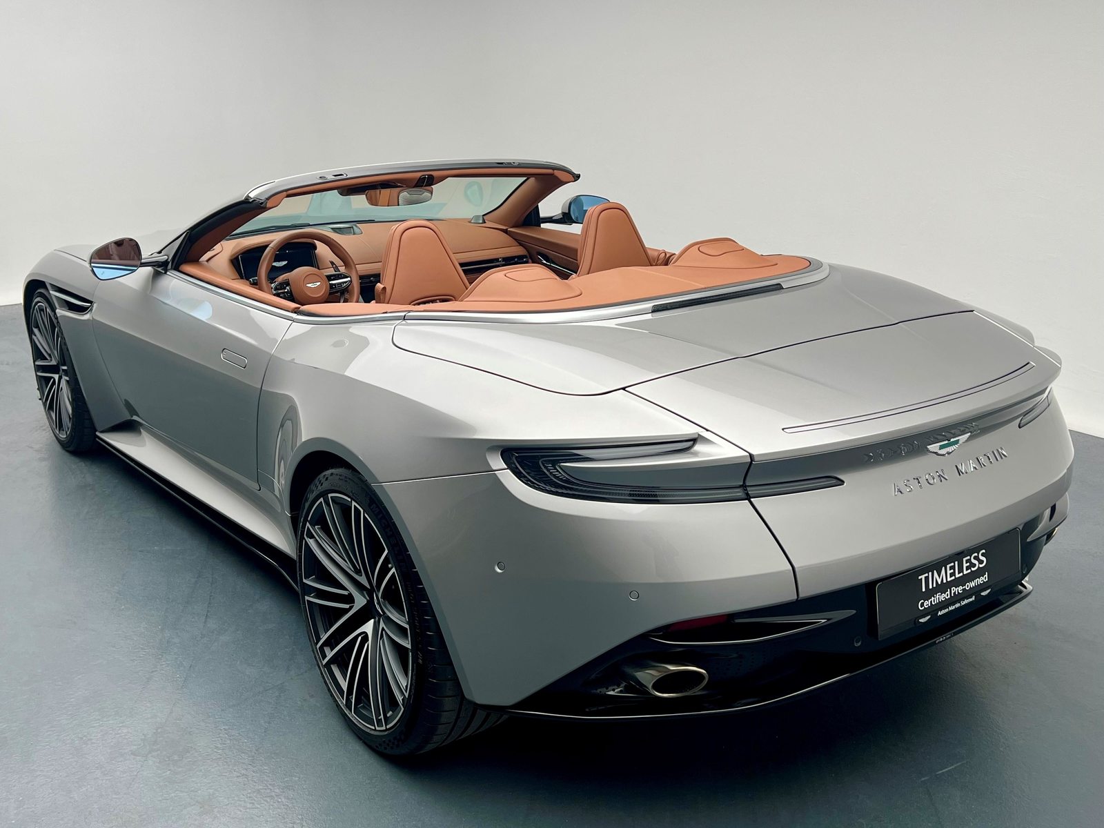 ASTON MARTIN DB12 Volante 4.0 V8 Bi-Turbo, Essence, Occasion / Utilisé, Automatique - 3