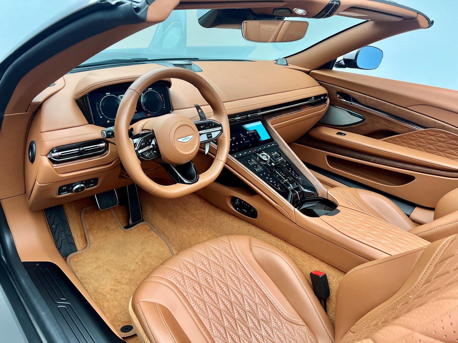ASTON MARTIN DB12 Volante 4.0 V8 Bi-Turbo, Essence, Occasion / Utilisé, Automatique - 4