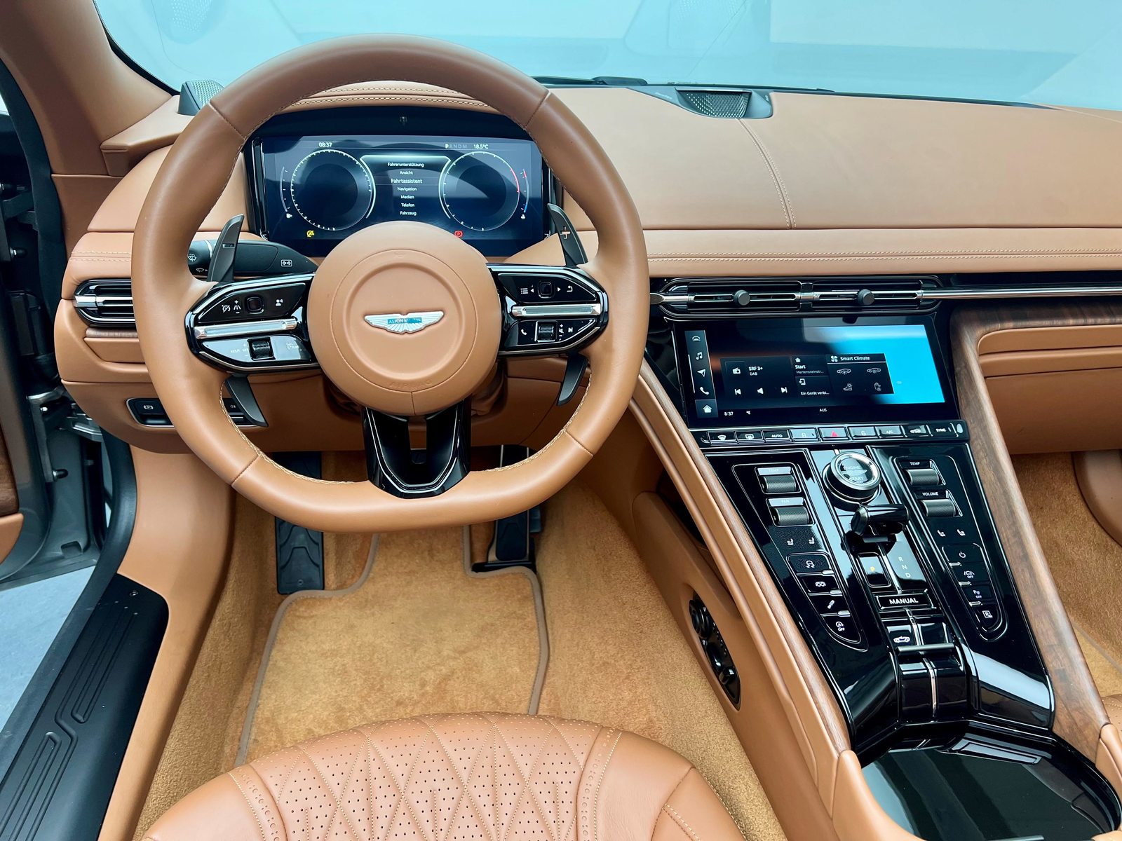 ASTON MARTIN DB12 Volante 4.0 V8 Bi-Turbo, Essence, Occasion / Utilisé, Automatique - 5