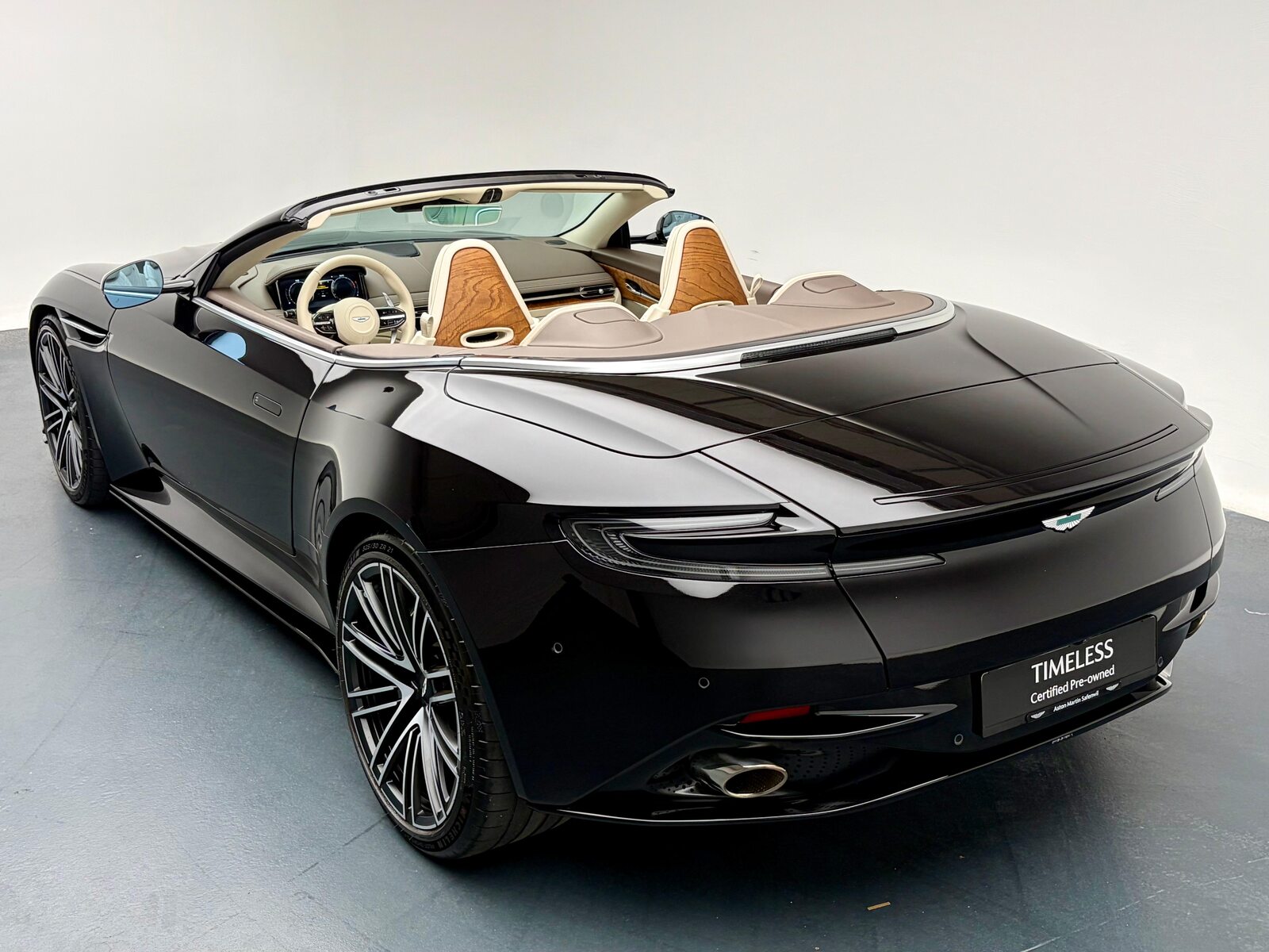 ASTON MARTIN DB12 Volante 4.0 V8 Bi-Turbo, Benzina, Occasioni / Usate, Automatico - 3