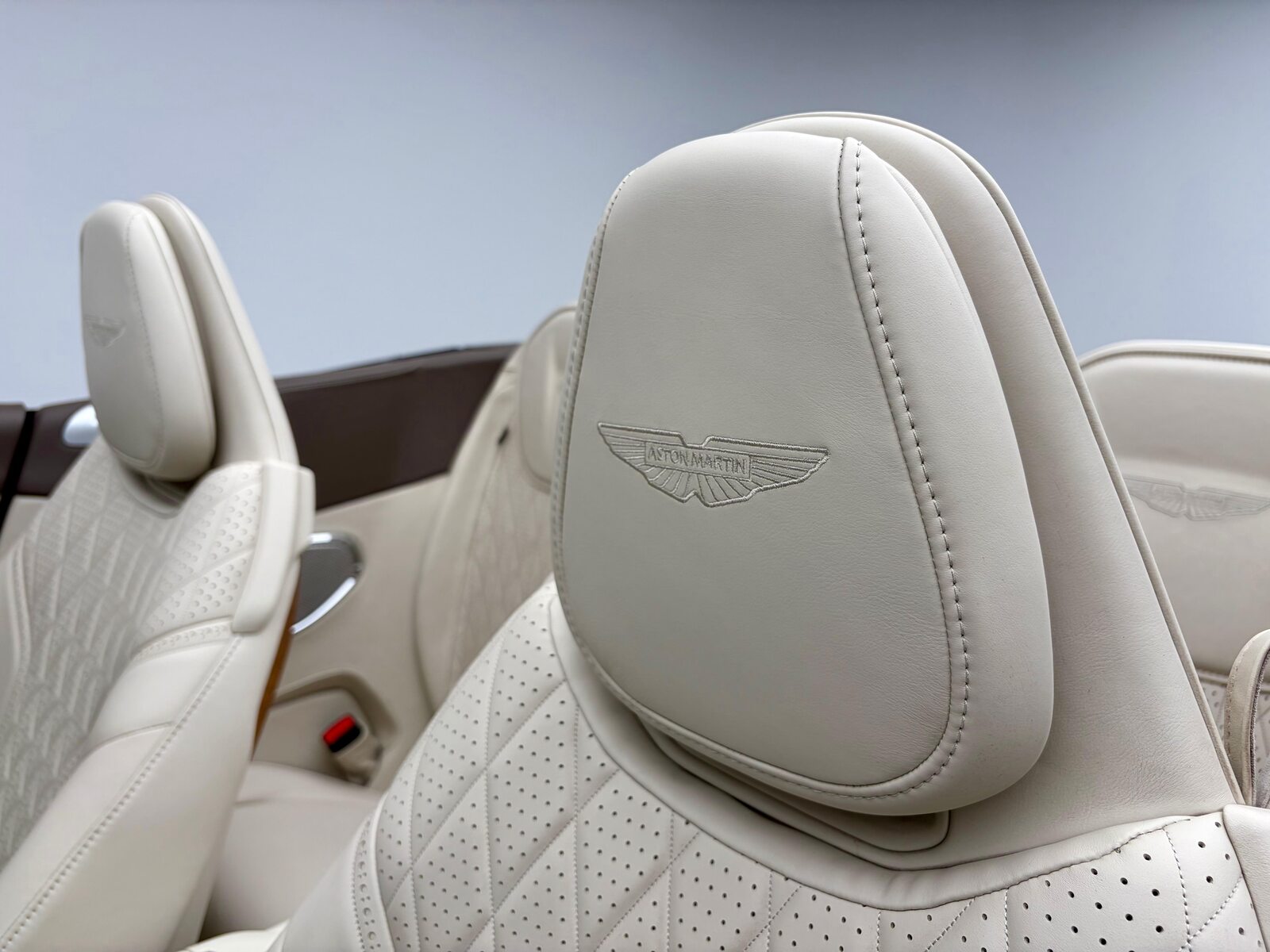 ASTON MARTIN DB12 Volante 4.0 V8 Bi-Turbo, Benzina, Occasioni / Usate, Automatico - 7