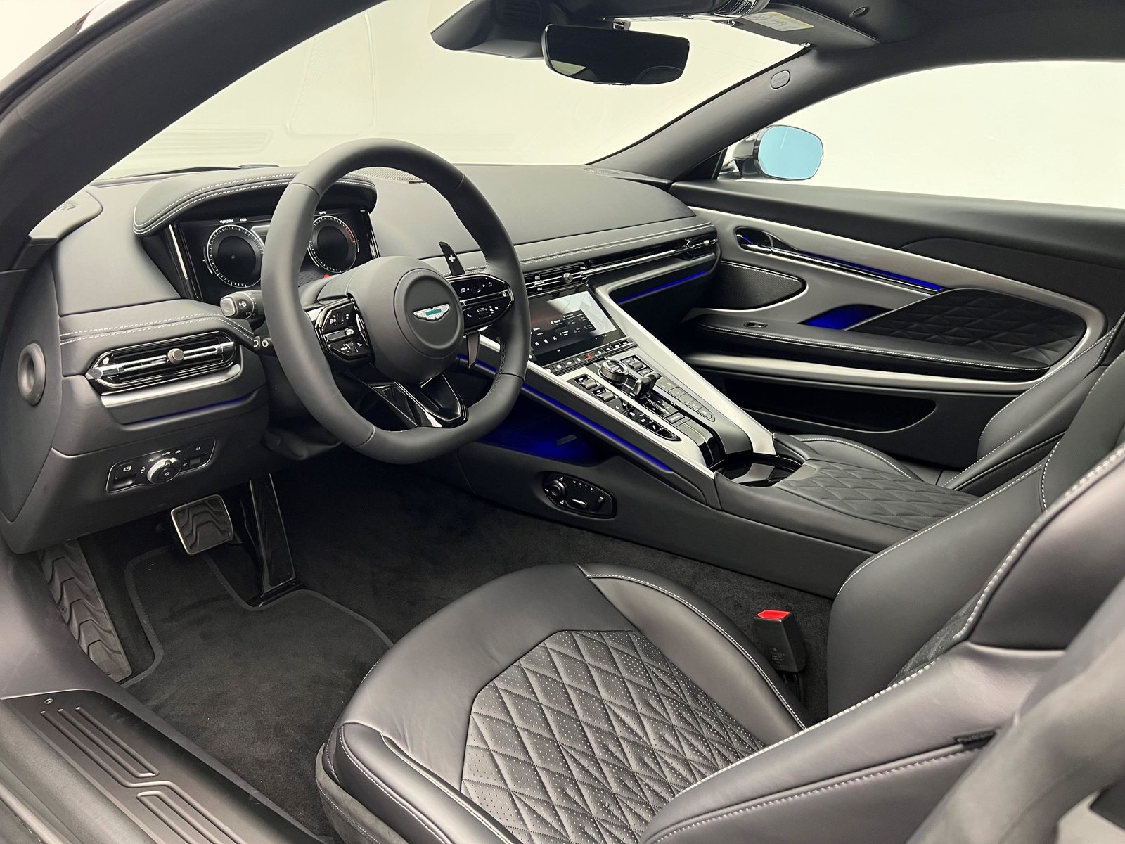 ASTON MARTIN DB12 Coupé 4.0 V8 Bi-Turbo, Essence, Voiture nouvelle, Automatique - 4