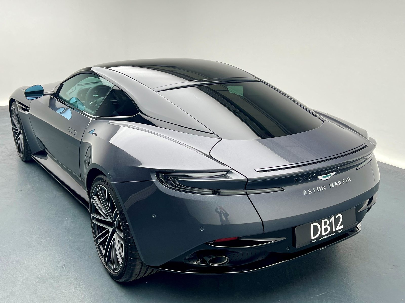 ASTON MARTIN DB12 Coupé 4.0 V8 Bi-Turbo, Petrol, New car, Automatic - 3