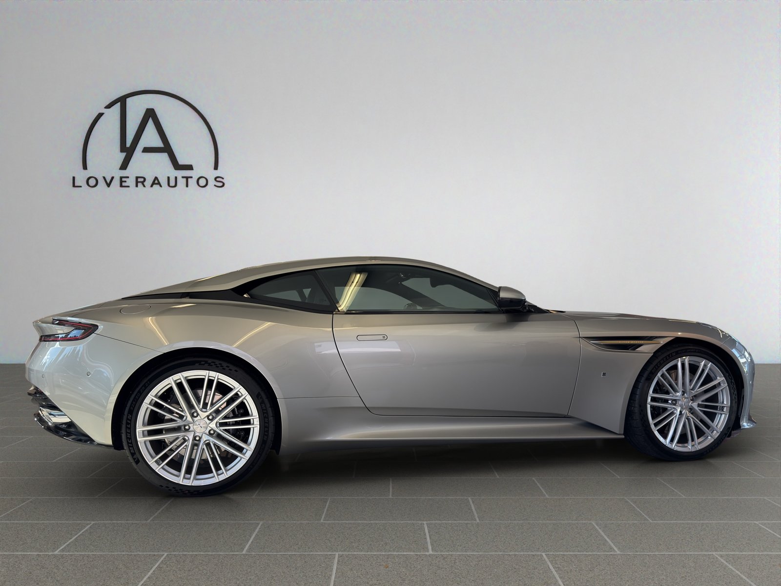 ASTON MARTIN DB12 4.0 V8 Bi-Turbo 1 of 60 Goldfinger Edition, Essence, Voiture nouvelle, Automatique - 2