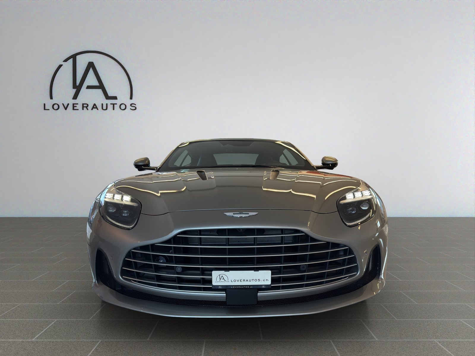 ASTON MARTIN DB12 4.0 V8 Bi-Turbo 1 of 60 Goldfinger Edition, Essence, Voiture nouvelle, Automatique - 3