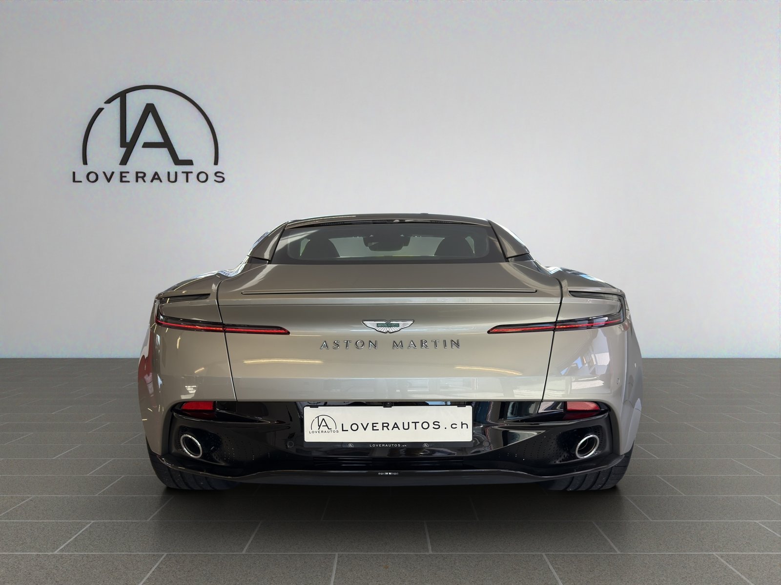 ASTON MARTIN DB12 4.0 V8 Bi-Turbo 1 of 60 Goldfinger Edition, Essence, Voiture nouvelle, Automatique - 4