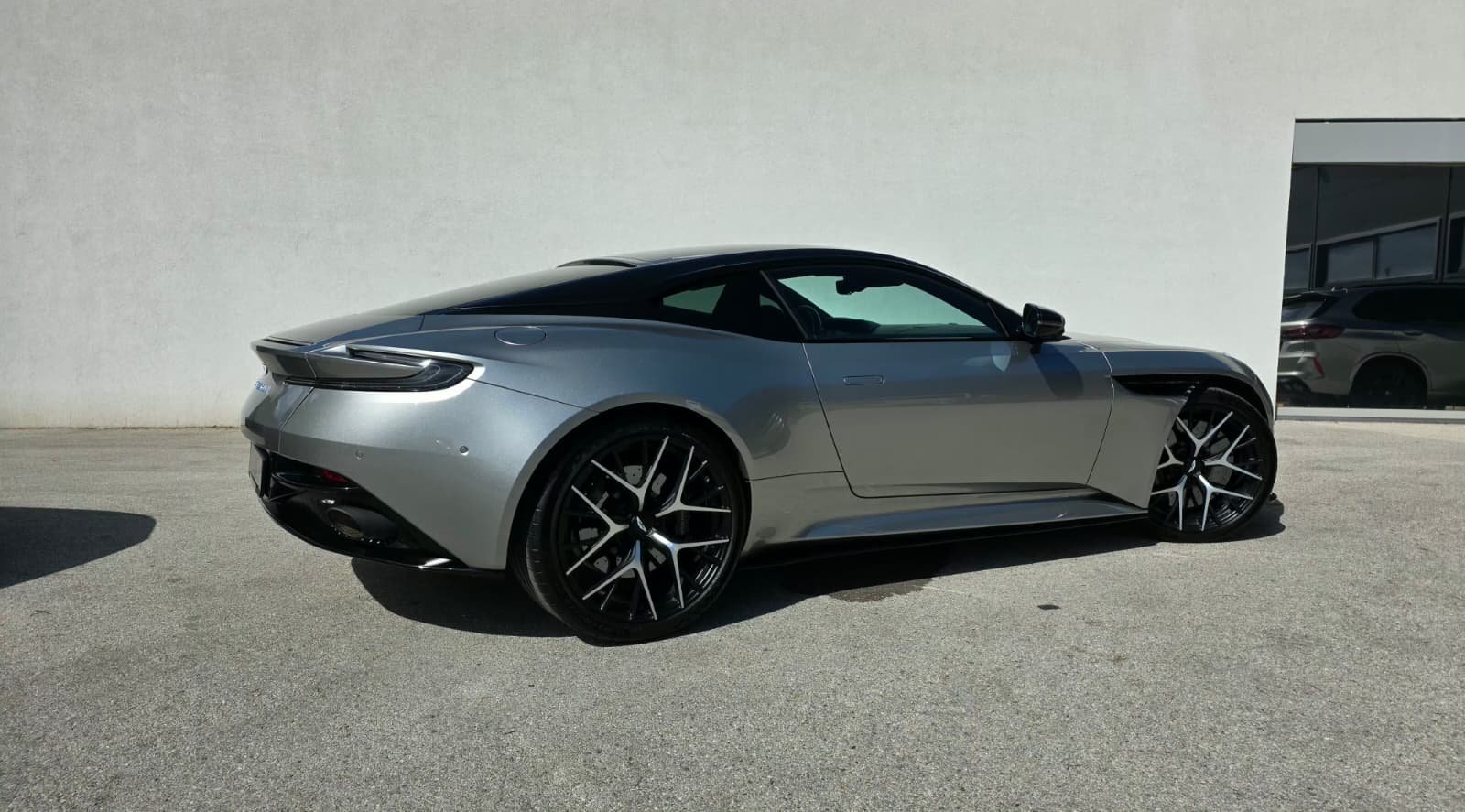 ASTON MARTIN DB12 Coupé, Petrol, Second hand / Used, Automatic - 2