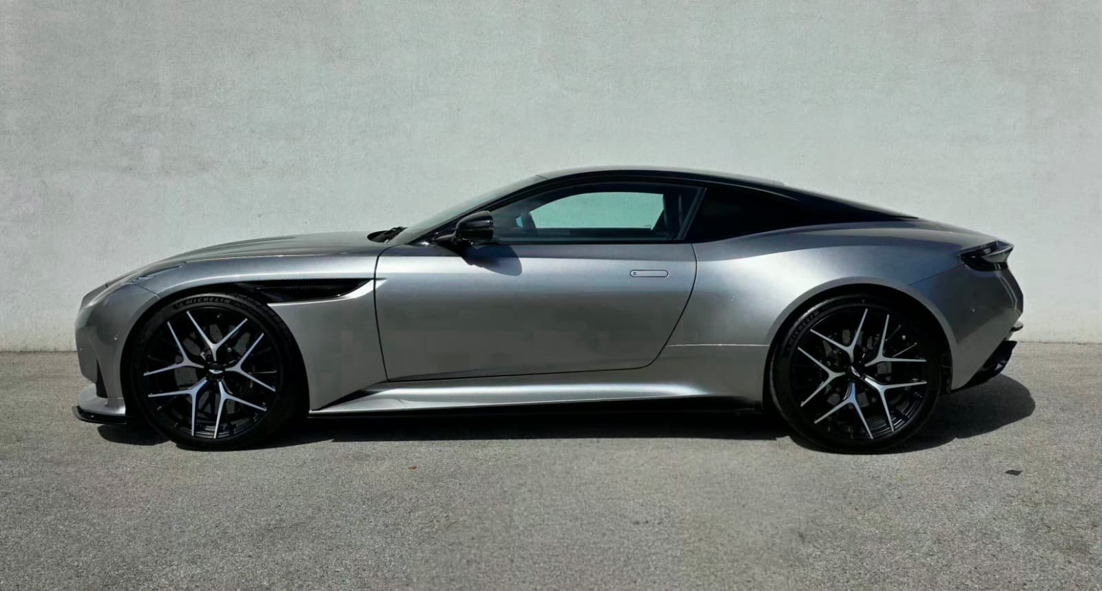 ASTON MARTIN DB12 Coupé, Petrol, Second hand / Used, Automatic - 3