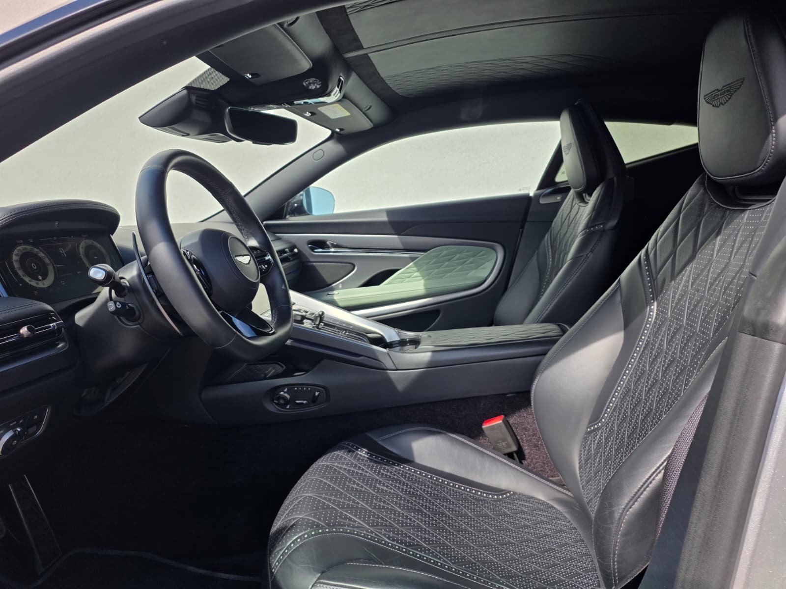 ASTON MARTIN DB12 Coupé, Petrol, Second hand / Used, Automatic - 7
