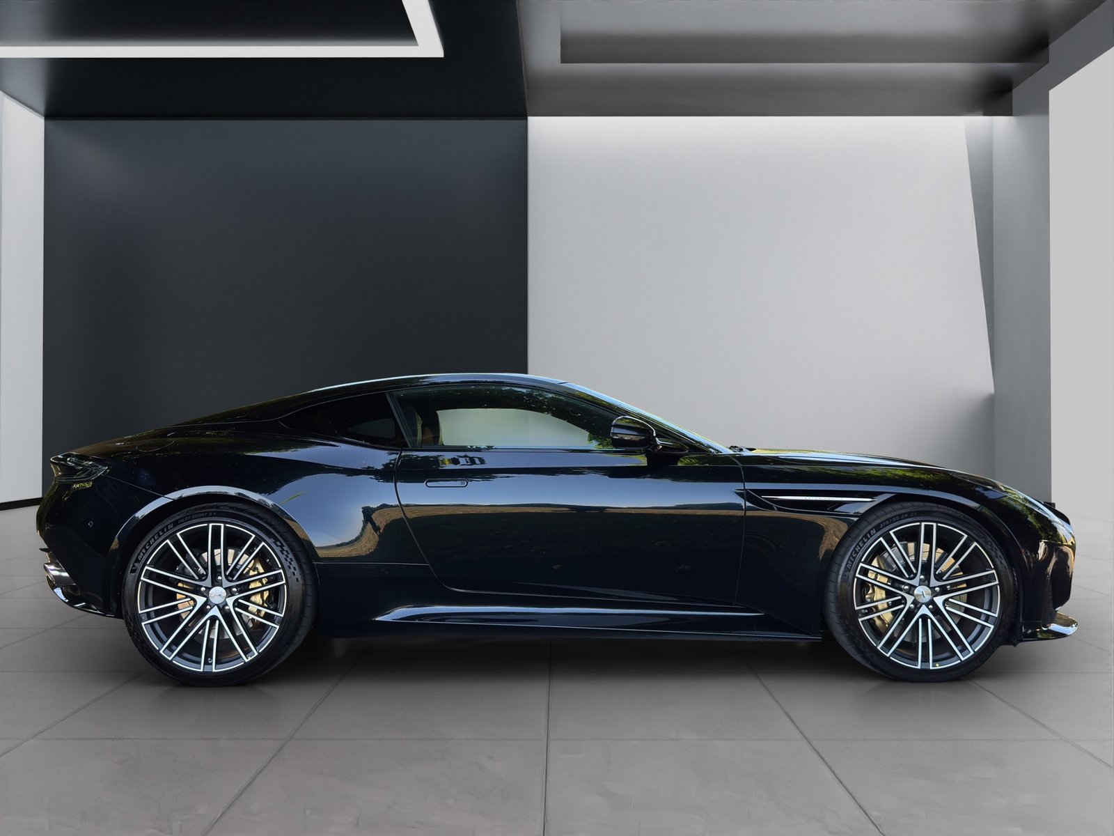 ASTON MARTIN DB12, Petrol, Second hand / Used, Automatic - 3