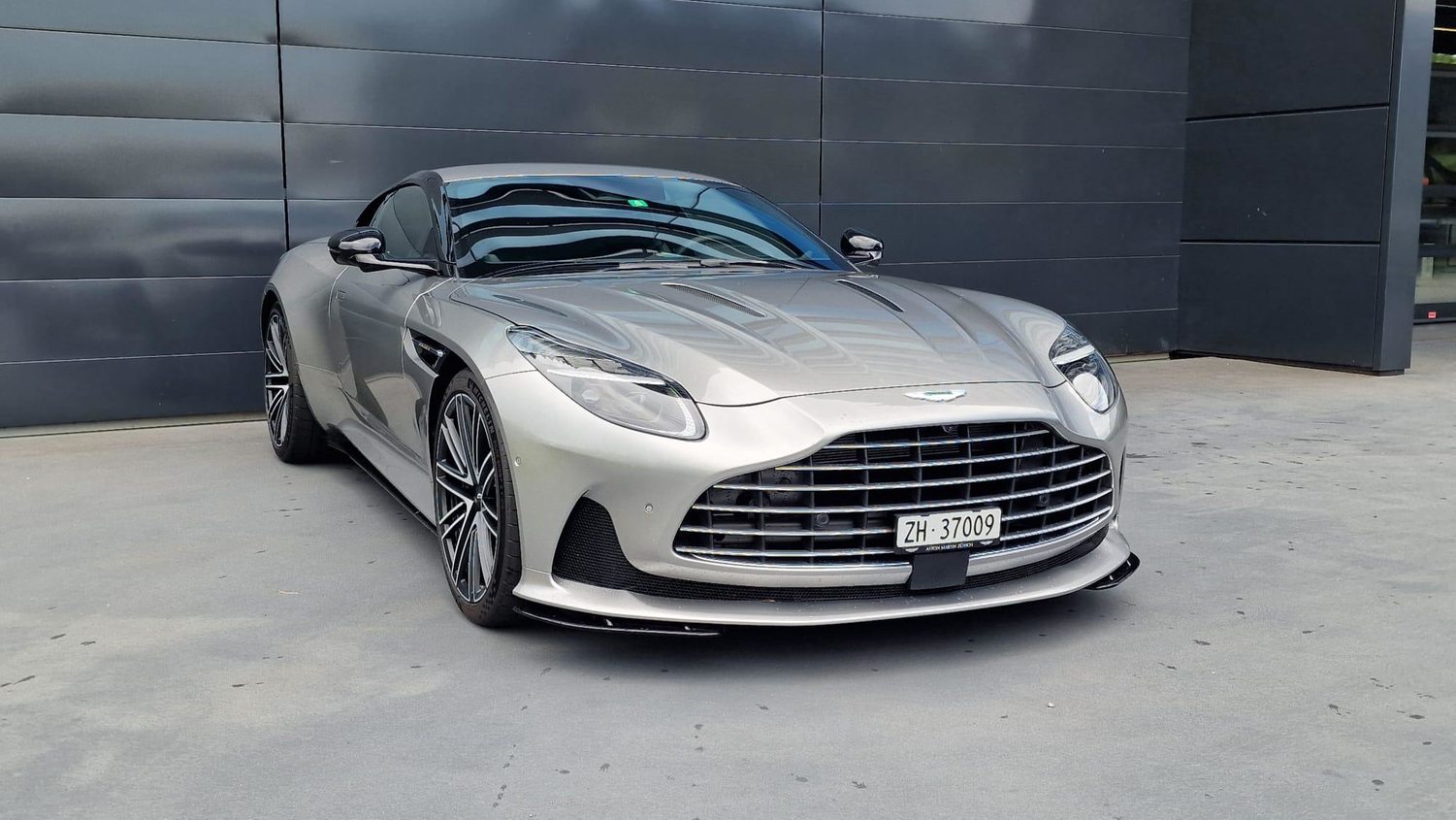 ASTON MARTIN DB12 Coupé 4.0 V8 Bi-Turbo