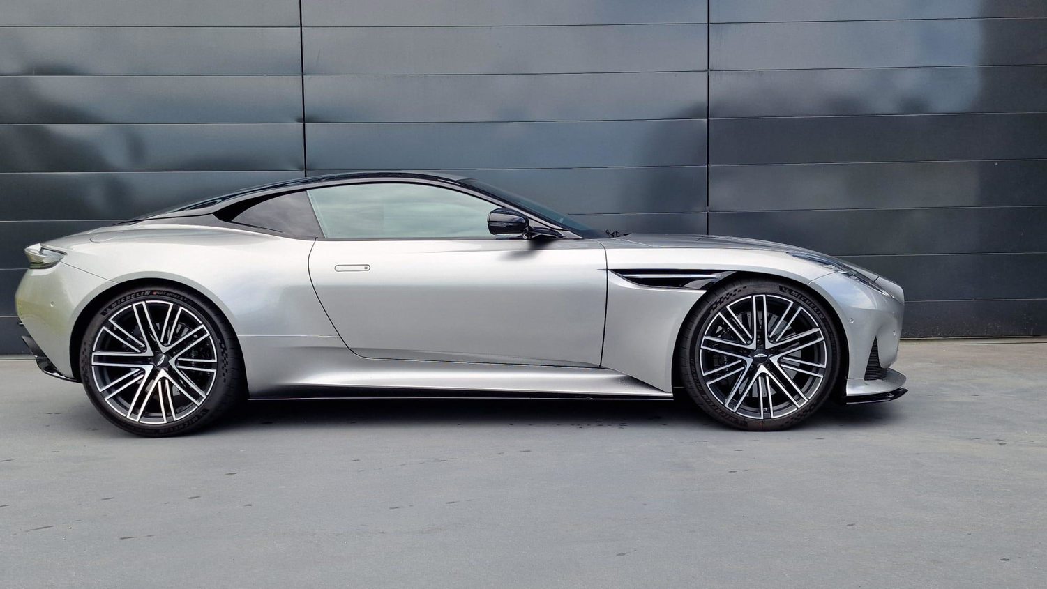 ASTON MARTIN DB12 Coupé 4.0 V8 Bi-Turbo, Essence, Voiture de démonstration, Automatique - 2