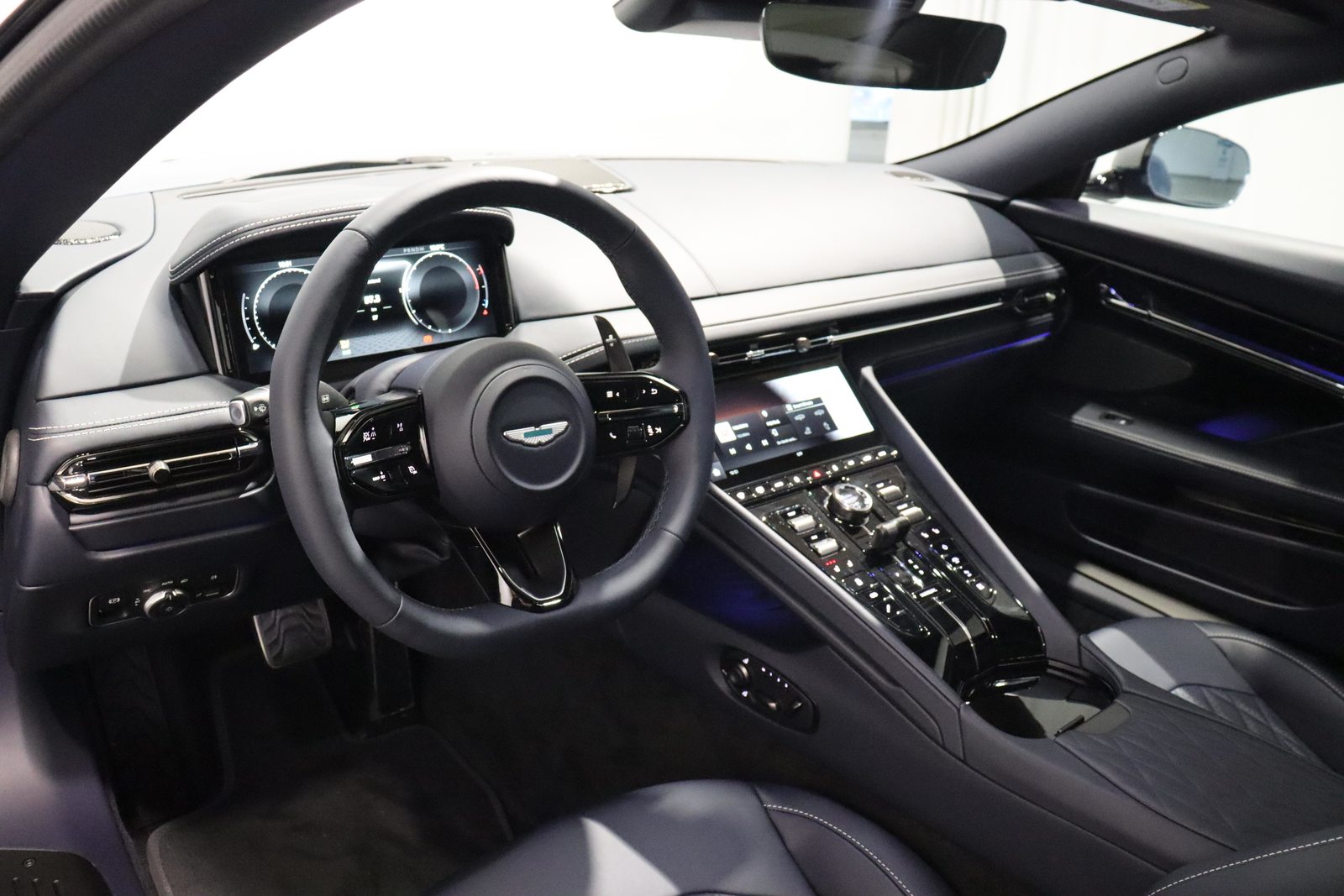 ASTON MARTIN DB12 Coupé 4.0 V8 Bi-Turbo, Benzina, Auto dimostrativa, Automatico - 5