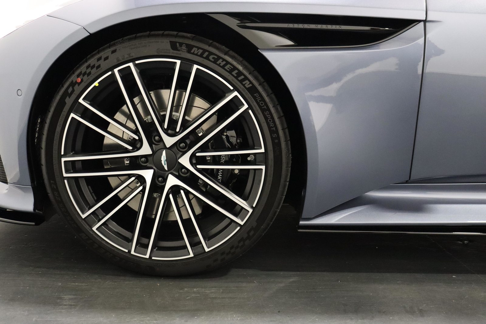 ASTON MARTIN DB12 Coupé 4.0 V8 Bi-Turbo, Benzina, Auto dimostrativa, Automatico - 6