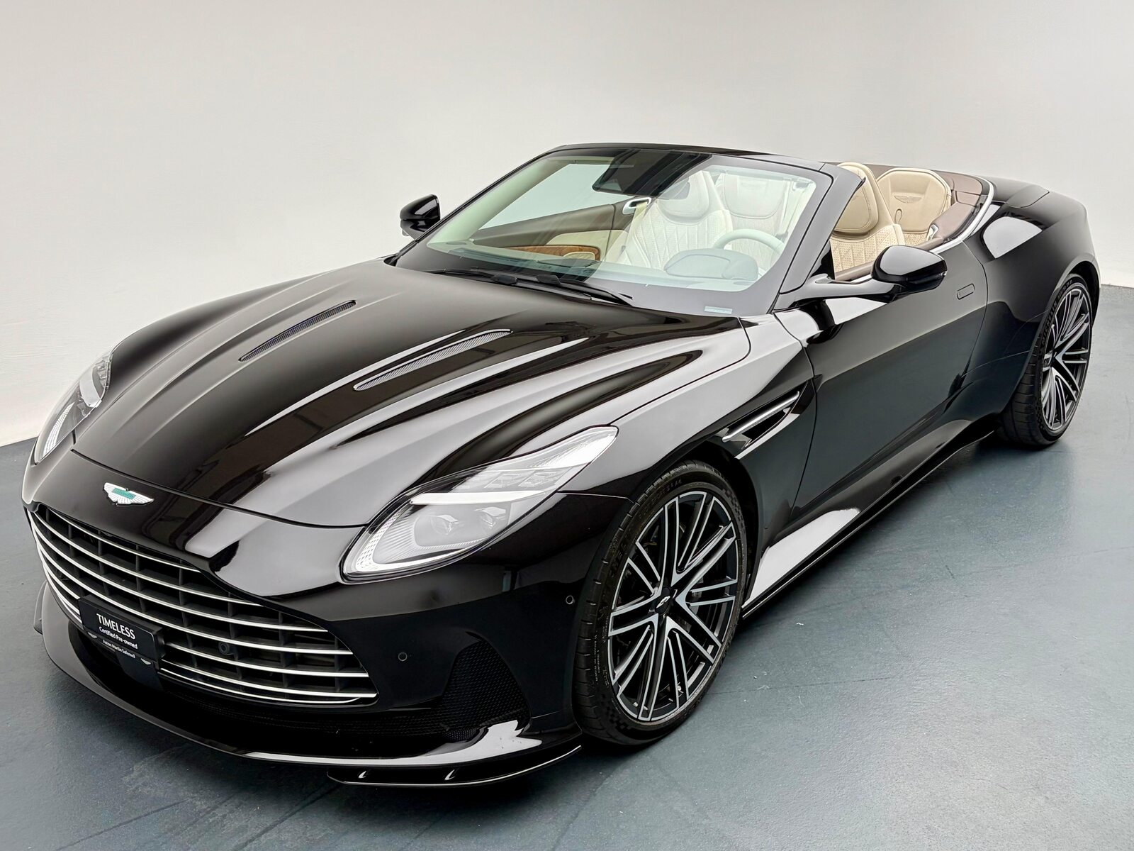 ASTON MARTIN DB12