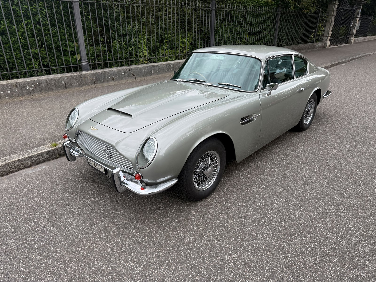 ASTON MARTIN DB6 Vantage