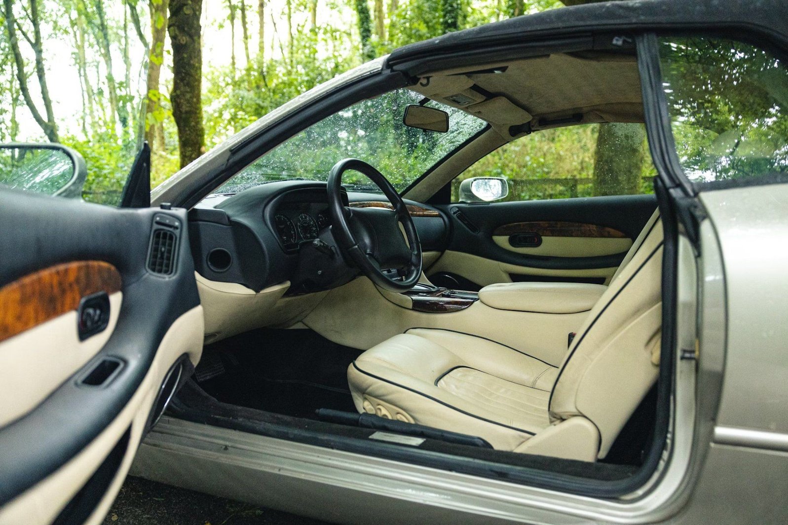 ASTON MARTIN DB7 Volante, Petrol, Second hand / Used, Automatic - 4
