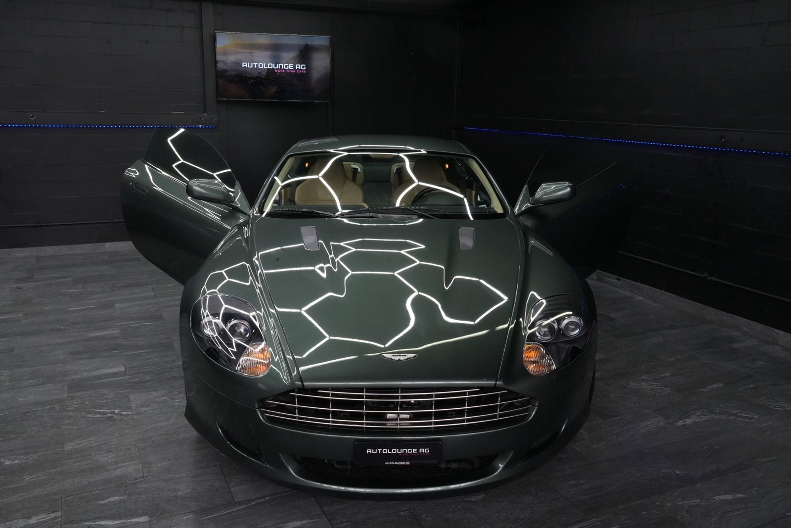 ASTON MARTIN DB9 Touchtronic 2, Benzin, Occasion / Gebraucht, Automatik - 4