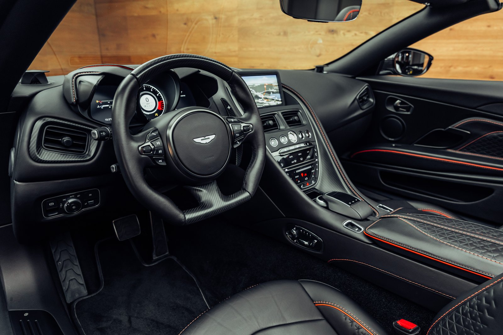 ASTON MARTIN DBS Superleggera Volante, Petrol, Second hand / Used, Automatic - 6