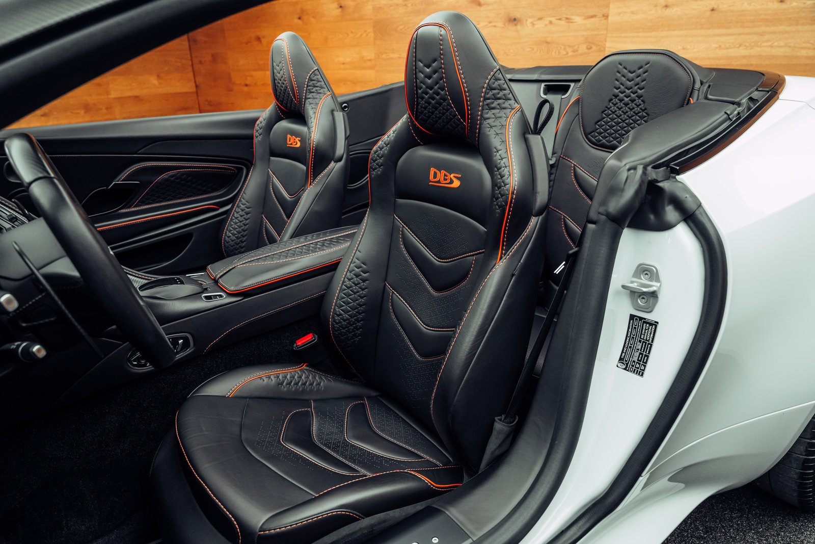 ASTON MARTIN DBS Superleggera Volante, Petrol, Second hand / Used, Automatic - 7