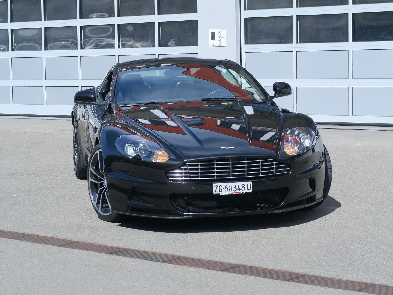 ASTON MARTIN DBS Coupé | Carbon Black Edition, Benzin, Occasion / Gebraucht, Automatik - 2