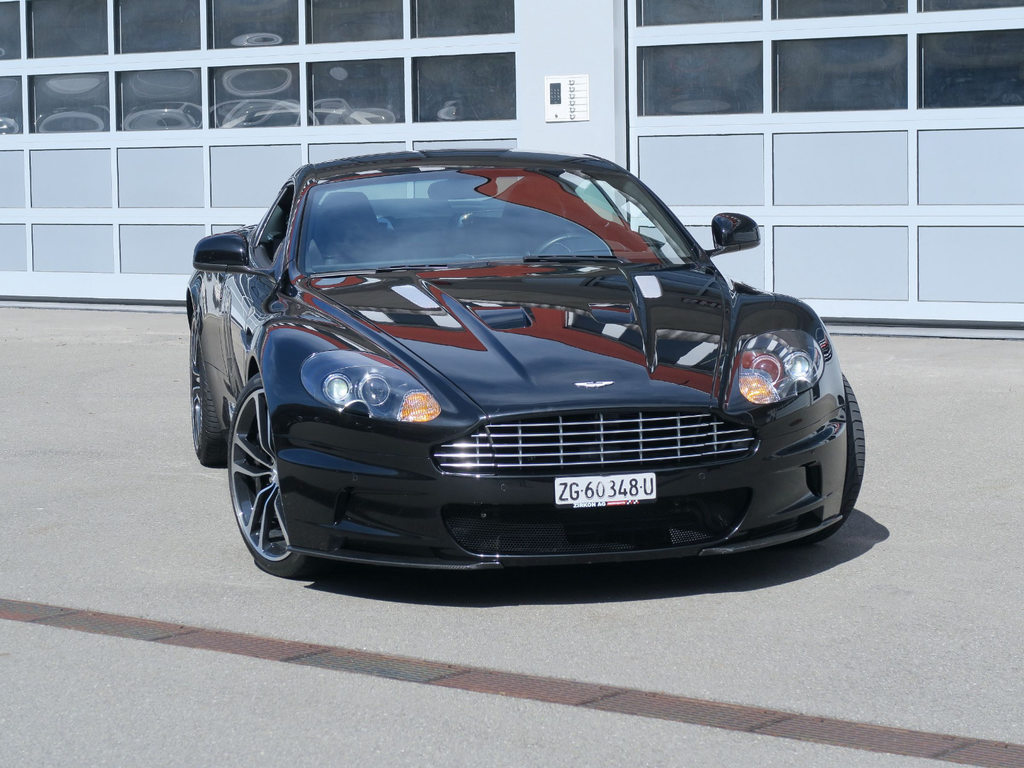 ASTON MARTIN DBS Coupé | Carbon Black Edition