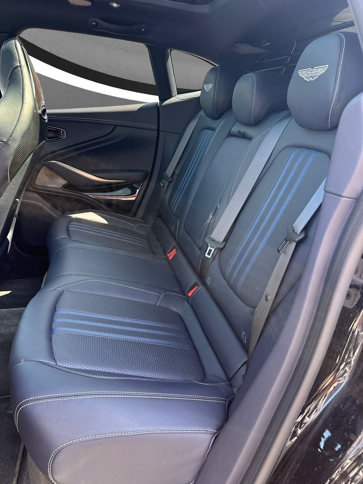 ASTON MARTIN DBX 707 4.0 V8, Essence, Occasion / Utilisé, Automatique - 7