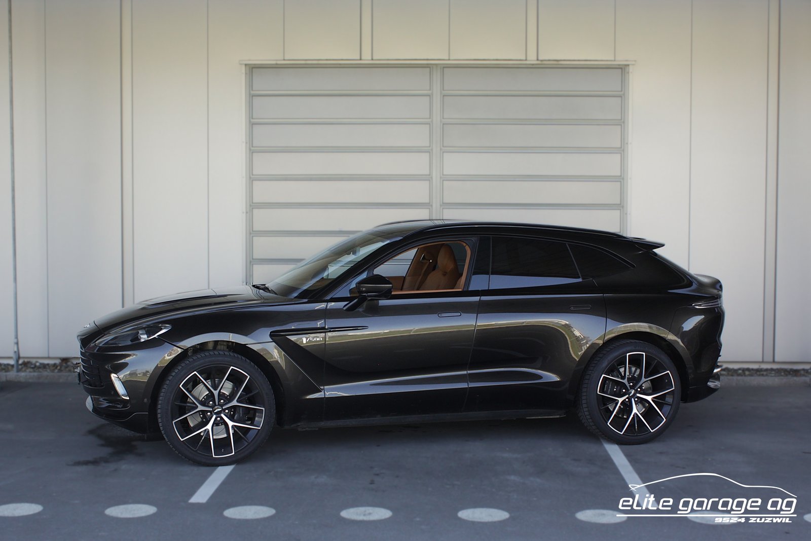 ASTON MARTIN DBX 4.0 V8 1/500