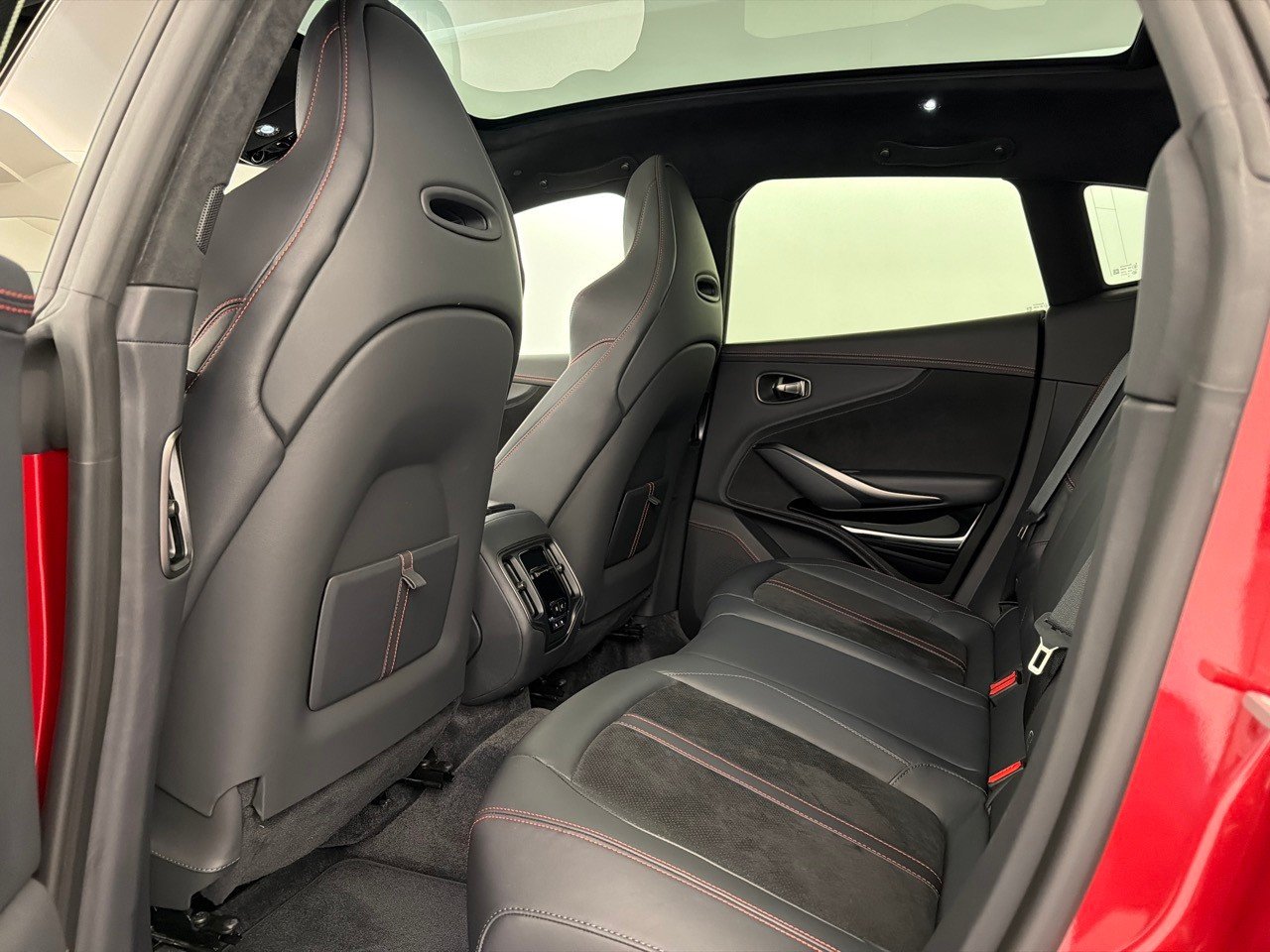 ASTON MARTIN DBX 707 4.0 V8, Benzin, Occasion / Gebraucht, Automatik - 6