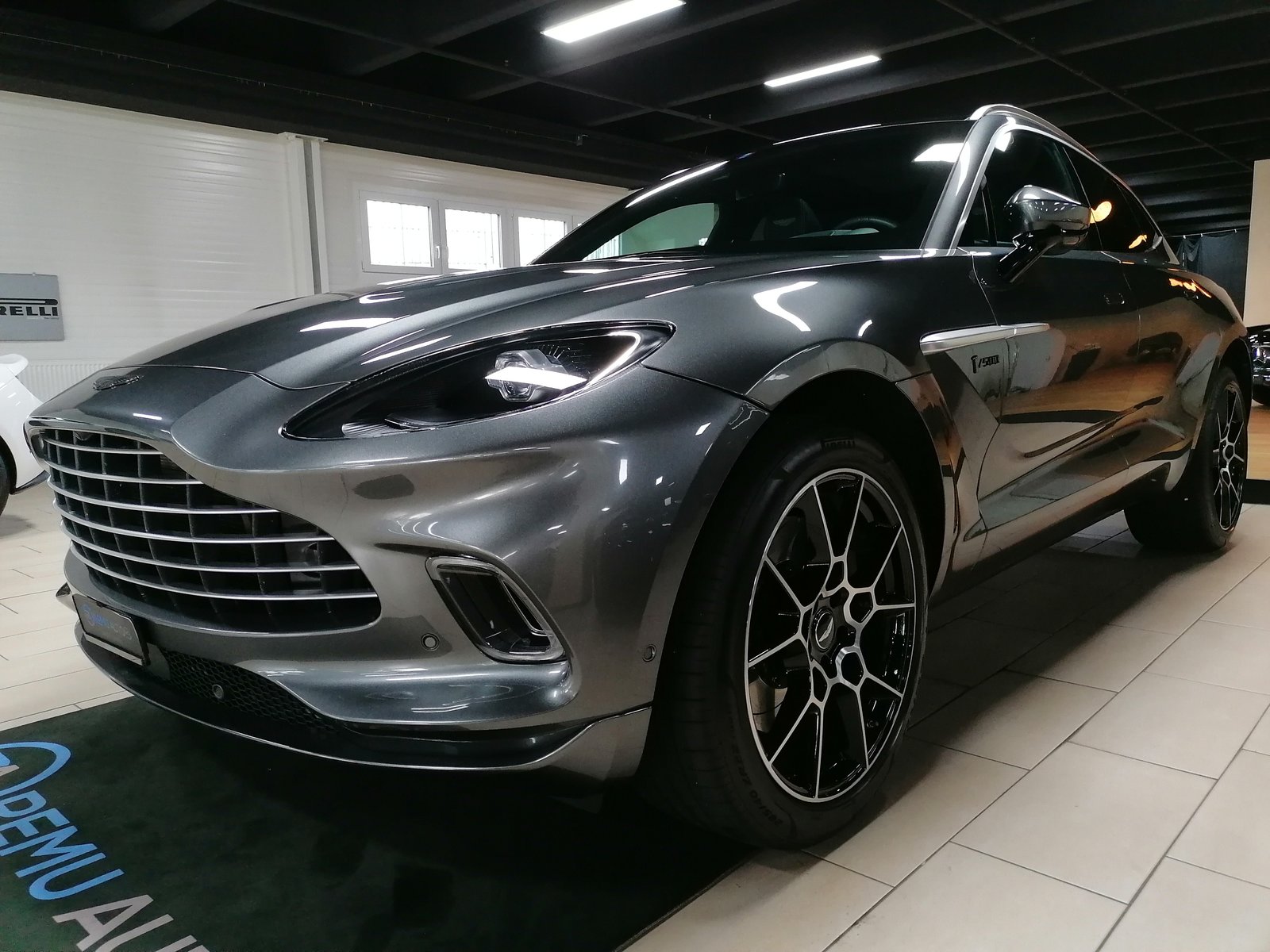 ASTON MARTIN DBX 4.0 V8 Bi-Turbo 1 of 500, Petrol, Second hand / Used, Automatic - 4