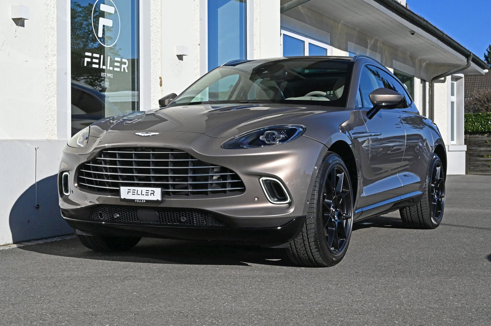 ASTON MARTIN DBX 4.0 V8, Petrol, Second hand / Used, Automatic - 2