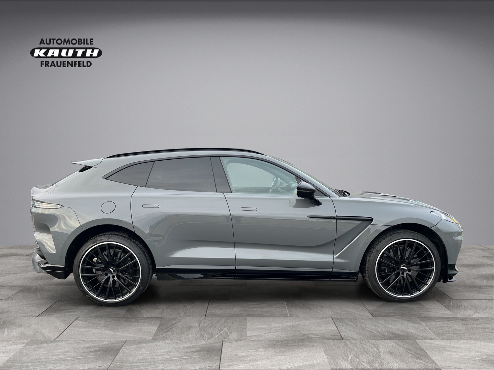 ASTON MARTIN DBX 4.0 V8*New Modell mit 707PS*, Benzin, Occasion / Gebraucht, Automatik - 7