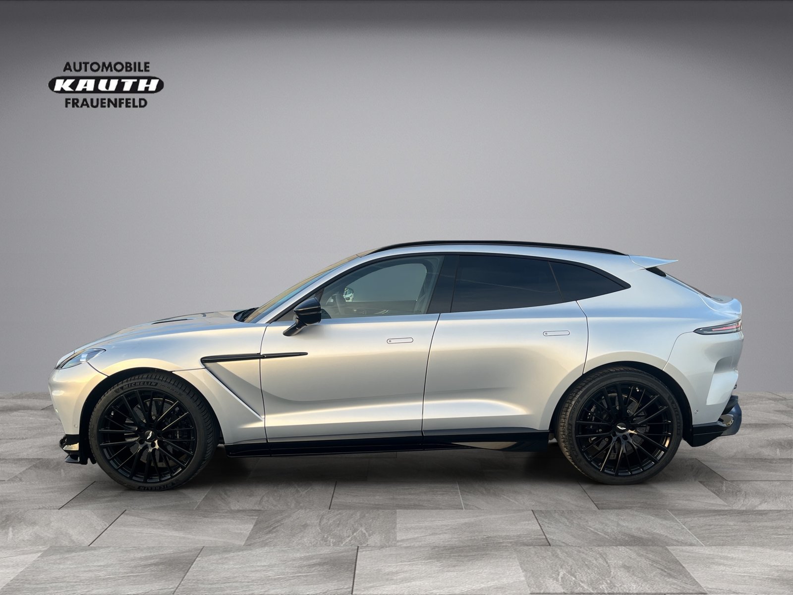 ASTON MARTIN DBX 4.0 V8* New Modell 707PS*, Essence, Occasion / Utilisé, Automatique - 2
